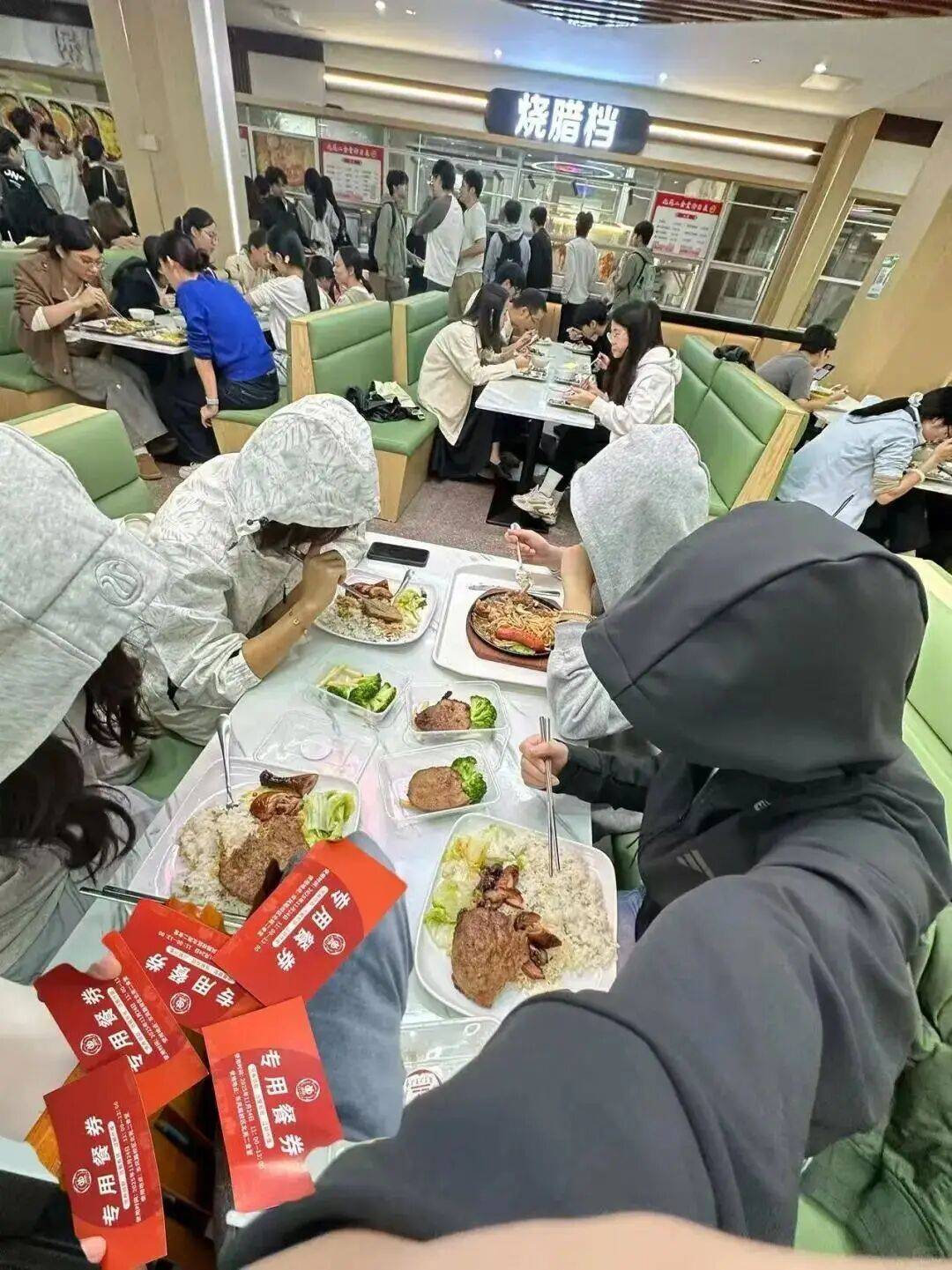 广东工业大学请6万师生吃牛扒<strong></p>
<p>币安binance</strong>,校方回应:因近期学校喜事很多