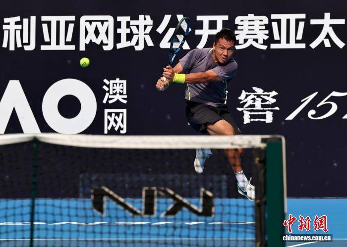2026澳网亚太区外卡赛男单第一轮:布云朝克特战胜对手晋级8强