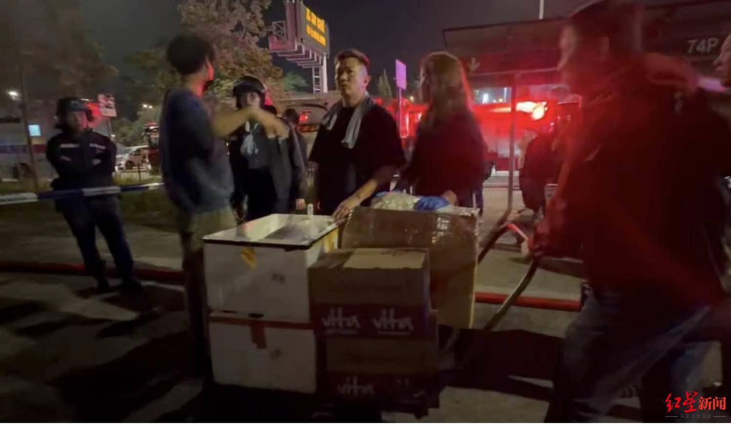 红星新闻实探香港宏福苑大火现场:警员称第一次遇到这么大火<strong></p>
<p>binance交易所</strong>,餐厅老板自发为救援人员送餐