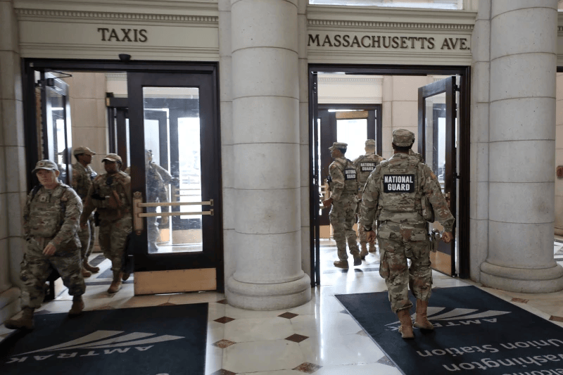 白宫附近枪击致两名国民警卫队员死亡 嫌疑人来自阿富汗