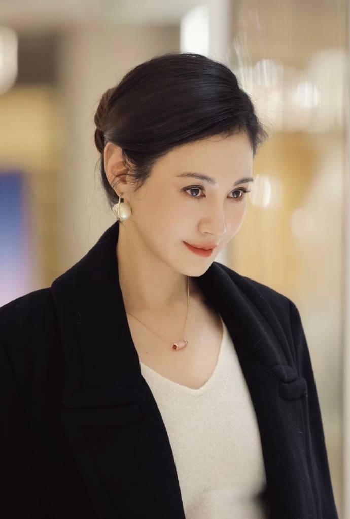 考古|杨雪女儿为妈妈拍站姐图<strong></p>
<p>binance交易所</strong>,颜值重现“江玉燕”,最美反派还是个宝藏女神!