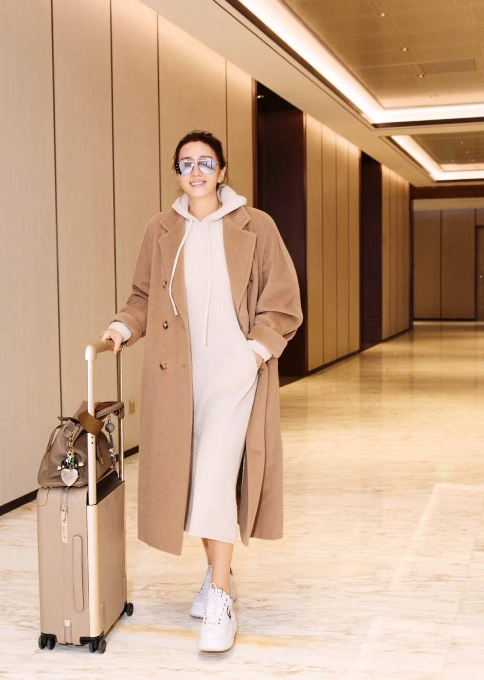 巩俐、梅姨、高圆圆...Power女性冬天少不了一件驼色大衣<strong></p>
<p>binance交易所</strong>!