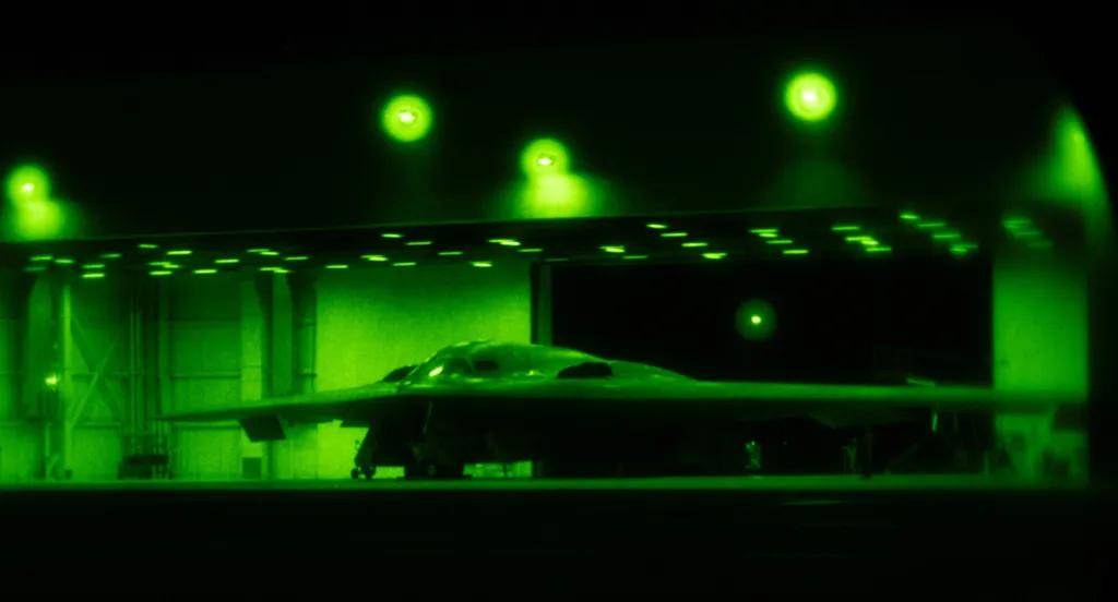 美媒:想让B-21深入中俄腹地<strong></p>
<p>bnb价格</strong>,自由出入肆意轰炸,100架远远不够