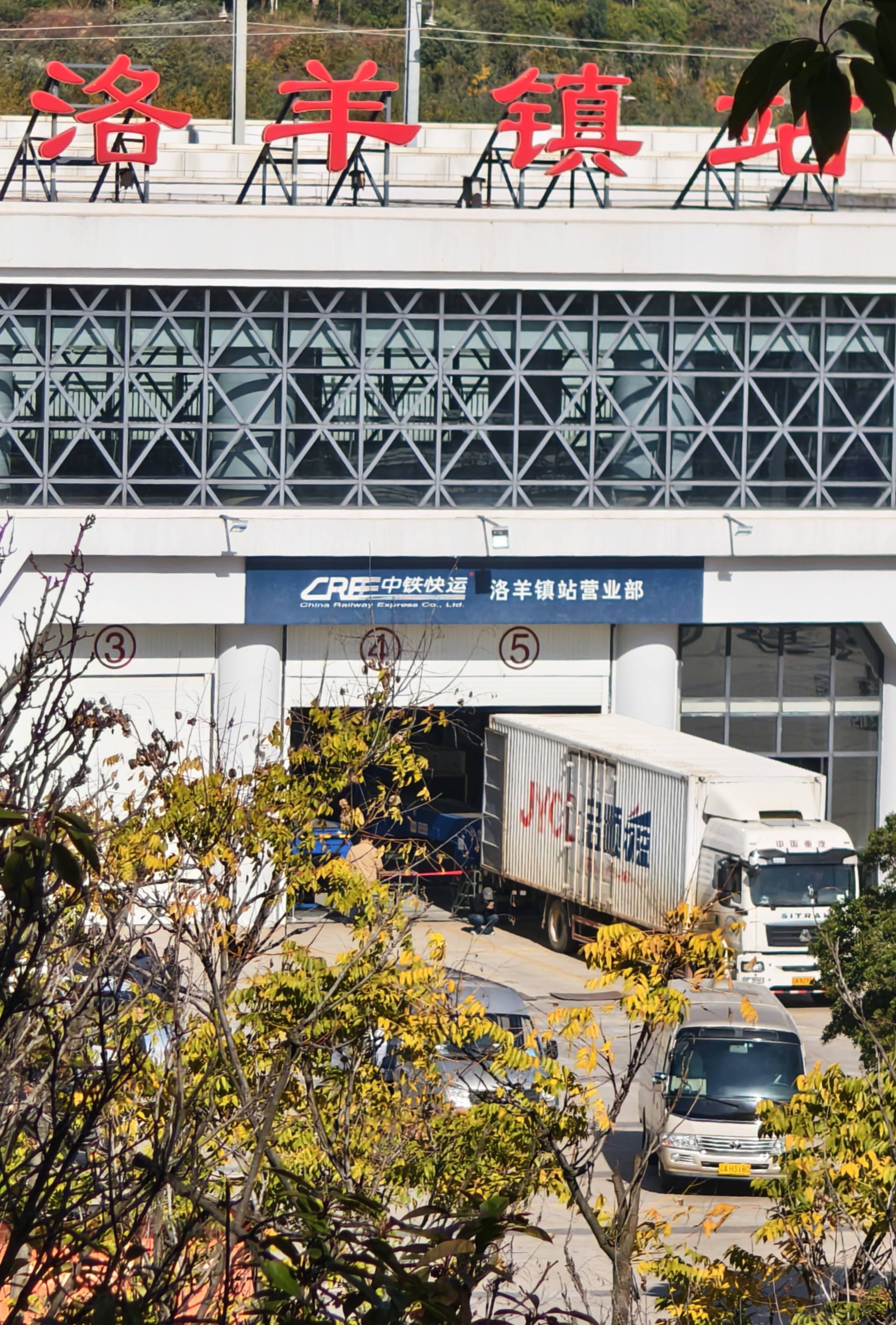 昆明发生试验列车撞施工作业人员事故<strong></p>
<p>bnb价格</strong>,开屏新闻记者探访现场