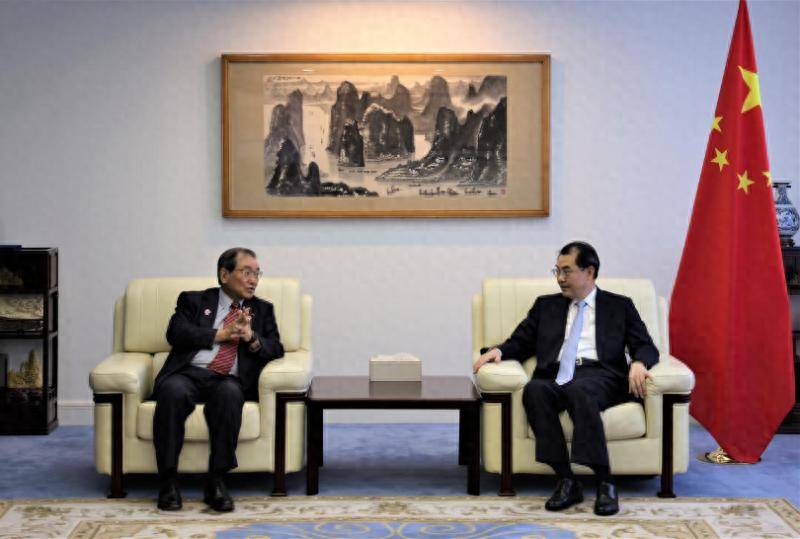 反制升级后，日财阀紧急会见中方大使，希望中方高抬贵手，明年能顺利访华！