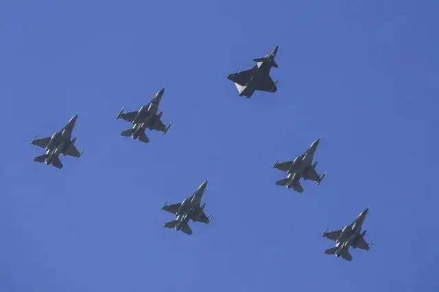 我们落后了?土耳其完成“世界首次无人机发射空空弹”<strong></p>
<p>eos币</strong>,性能如何