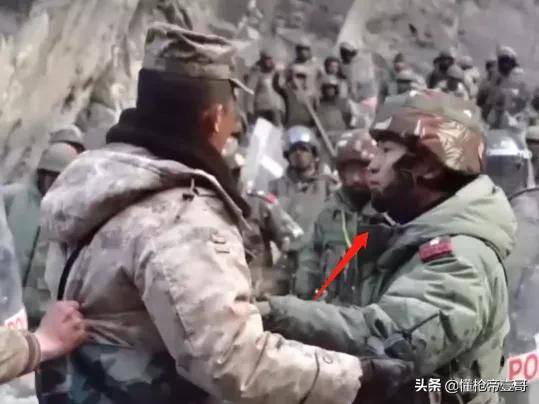 第一个扑向祁团长的印军黄种人面孔<strong></p>
<p>eos币</strong>,他到底是什么人?