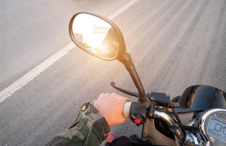 交付8万辆却蒸发5000亿市值<strong></p>
<p>eos币</strong>,雷军“抄底”小米能否对抗空头?