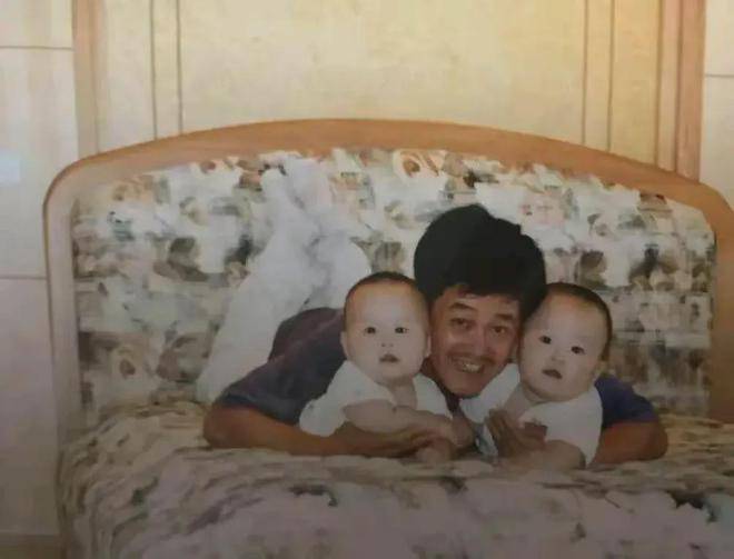 考古 | 赵本山妻子罕见公开现身<strong></p>
<p>eos币</strong>,气质优雅五官美艳,俩人爱情太感人!