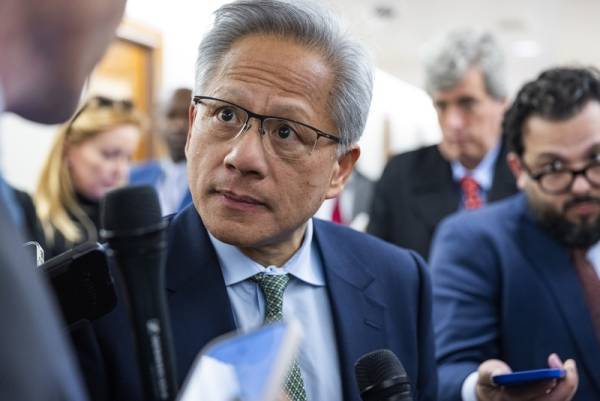 黄仁勋：不知道中国还要不要，反正不要“阉割版”