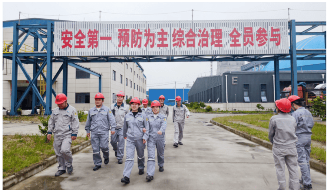 “进入厂区请自觉放弃一切自由”<strong></p>
<p>ok交易所</strong>,网友爆料上市企业恒逸石化子公司现雷人标语,母公司疑似发布文章回应争议