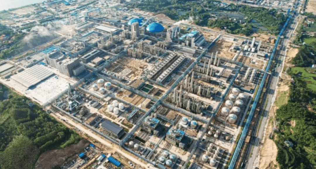 “进入厂区请自觉放弃一切自由”<strong></p>
<p>ok交易所</strong>,网友爆料上市企业恒逸石化子公司现雷人标语,母公司疑似发布文章回应争议