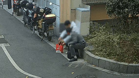 上门取走19万元<strong></p>
<p>ok交易所下载</strong>,杭州一西装革履“金融专员”被抓!在高速服务区被抓,车上塞满现金