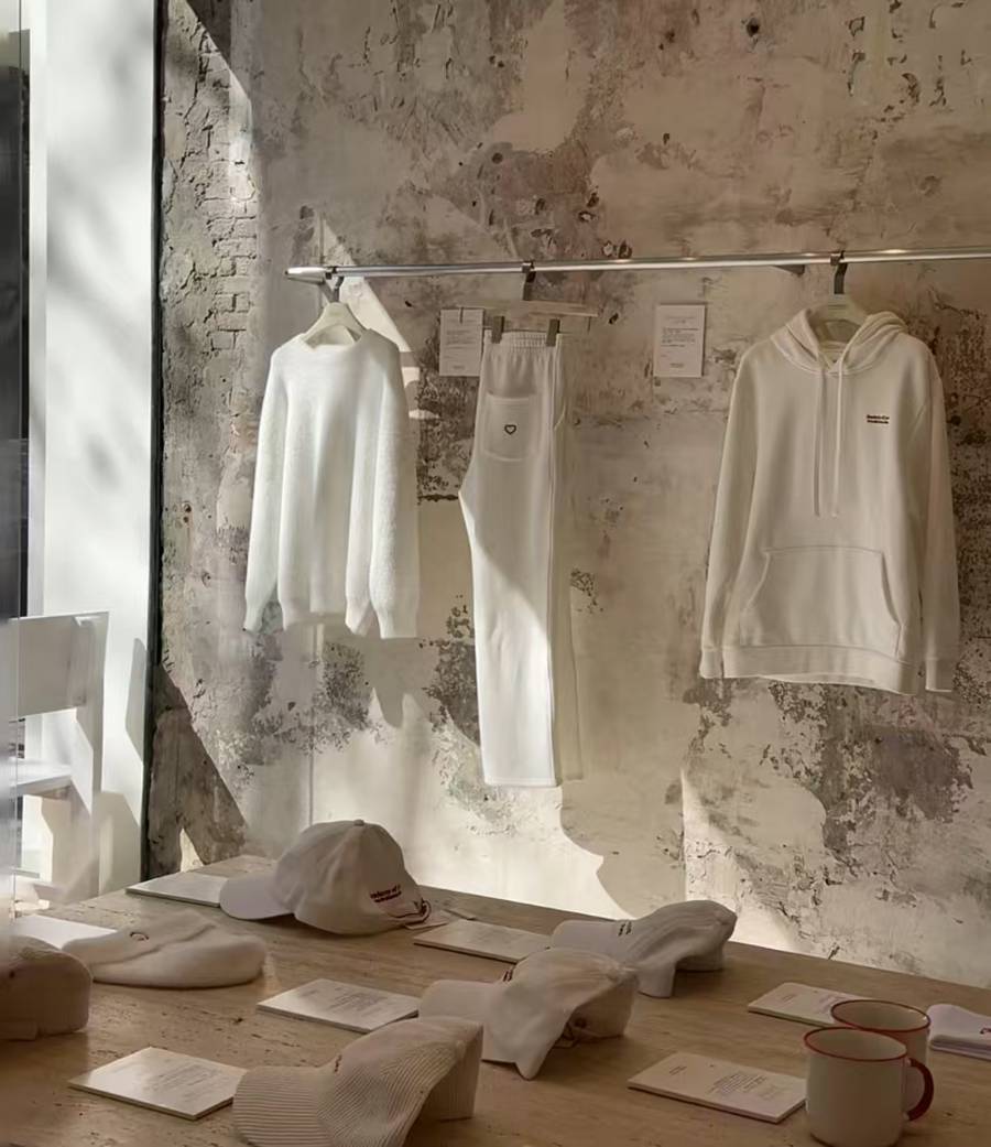 法国人在上海开店<strong></p>
<p>Sol</strong>,只卖白色衣服竟然火了丨上海滩上洋掌柜