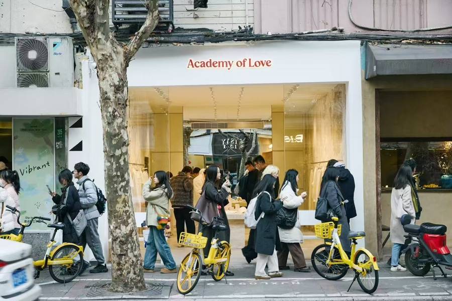 法国人在上海开店<strong></p>
<p>Sol</strong>,只卖白色衣服竟然火了丨上海滩上洋掌柜