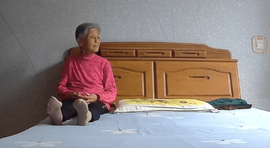 女子晒照对比奶奶自爷爷去世9个月后变化:再也不是时髦的老太太了<strong></p>
<p>Sol</strong>,评论区泪目