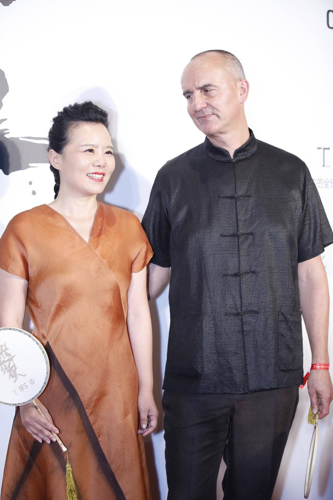 龚琳娜称曾送100多件礼物挽回婚姻:你觉得我卑微吗<strong></p>
<p>Sol</strong>?