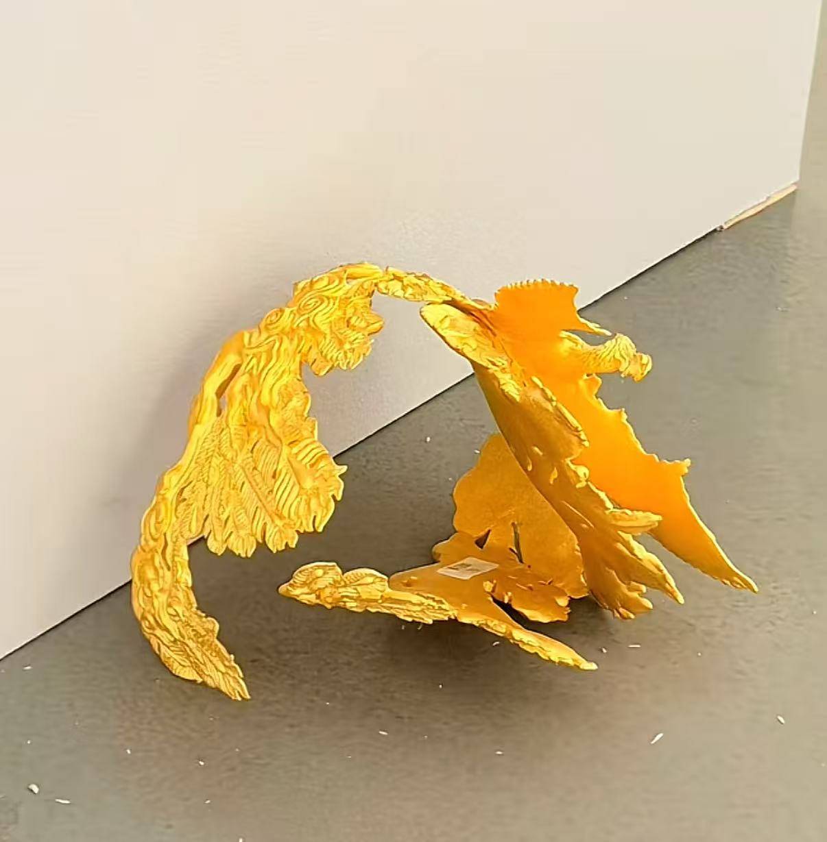 4斤黄金凤冠在免费展览中被男童触碰损坏<strong></p>
<p>usdc</strong>，办展美术馆：罩子是没有固定的，律师分析