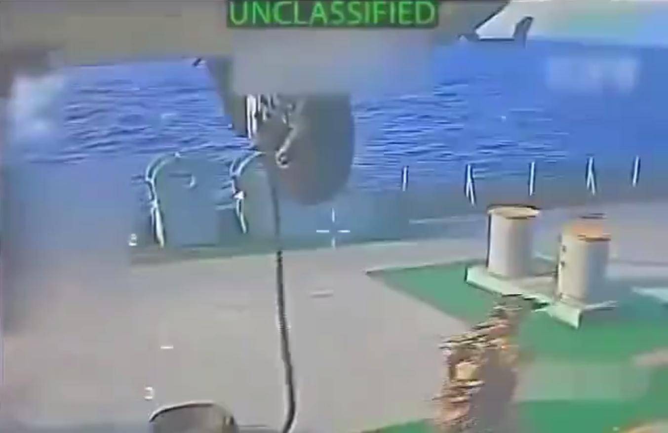 比导弹打击更狠!美军空降油轮<strong></p>
<p>usdc</strong>,抢110万桶石油,打击中俄古委伊