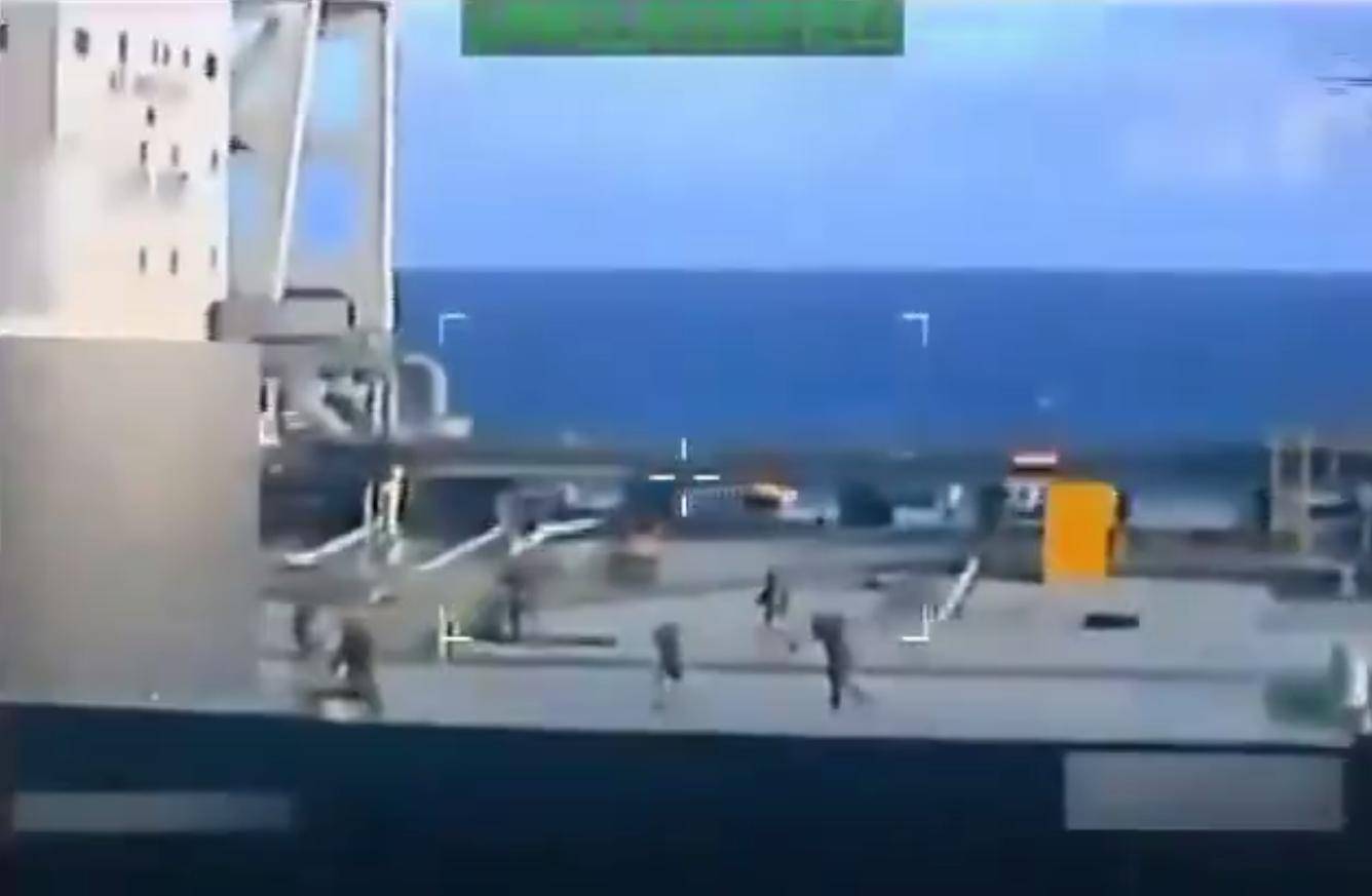 比导弹打击更狠!美军空降油轮<strong></p>
<p>usdc</strong>,抢110万桶石油,打击中俄古委伊