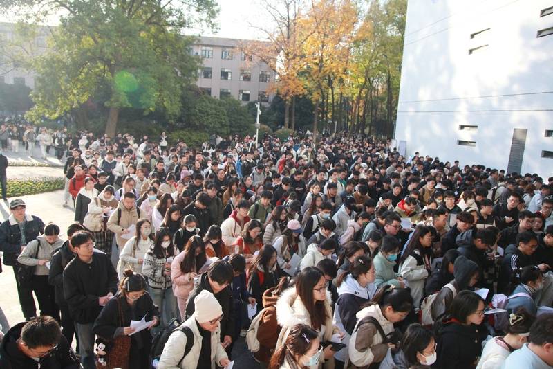 中年失业的地产人<strong></p>
<p>usdc币</strong>，挤进考公“复活赛”