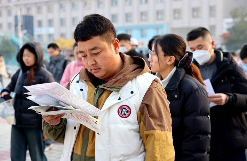 中年失业的地产人<strong></p>
<p>usdc币</strong>，挤进考公“复活赛”