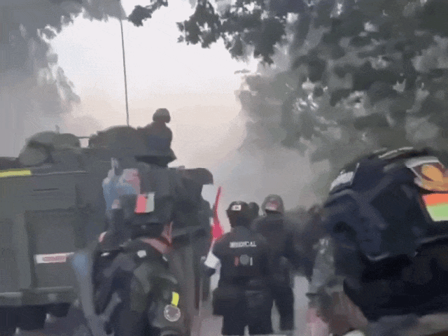 柬埔寨出动PHL-03型300毫米远火<strong></p>
<p>web3</strong>，3发火箭弹准确命中泰军据点？