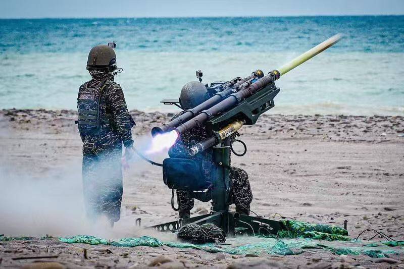 台军迈出疯狂一步,明确应处“突袭”可开火,不出24小时,福建舰堵门列阵