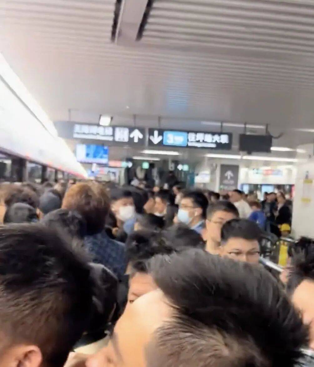深圳地铁11号线早高峰突发故障,网友吐槽“全勤奖不保”,官方致歉:可开延误证明