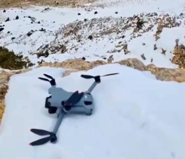 土耳其老鹰空中抓走无人机<strong></p>
<p>xrp瑞波币最新消息</strong>，带上山顶“玩自拍”