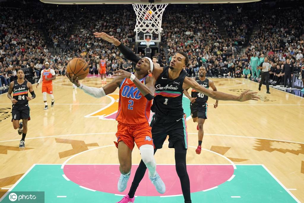 圣诞大战前瞻：詹杜对话再成焦点 库里直面魔鬼定律