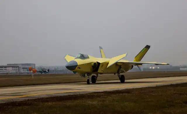 官宣！歼-20正式迈入“5.5代战机”时代<strong></p>
<p>白银现货平台</strong>，性能上有了哪些进步？