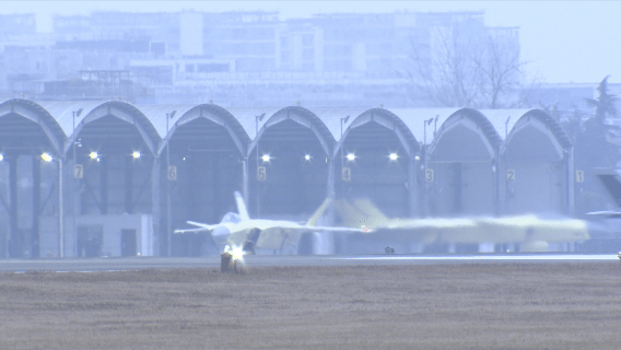 官宣！歼-20正式迈入“5.5代战机”时代<strong></p>
<p>白银现货平台</strong>，性能上有了哪些进步？