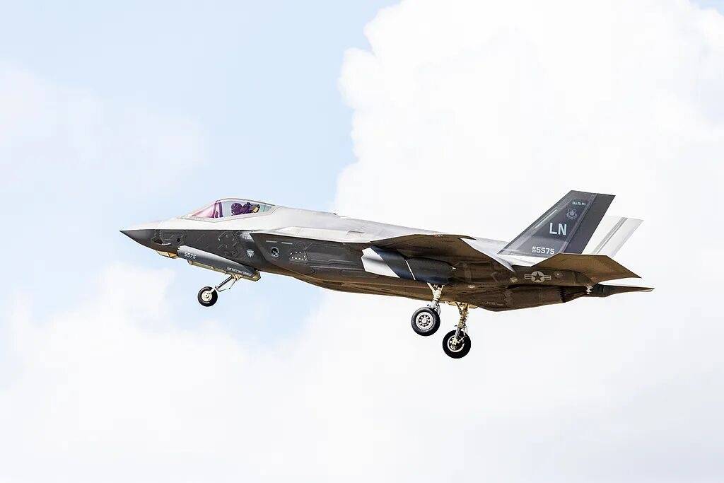 美军最大航母“福特”号停靠希腊<strong></p>
<p>现货挂牌</strong>，650个厕所坏了近9成，舰员上厕所排队要四五十分钟