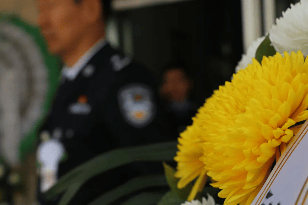 尹宏伟同志值班期间突发疾病不幸逝世<strong></p>
<p>现货黄金怎么样</strong>，内蒙古自治区公安厅、通辽市公安局沉痛哀悼