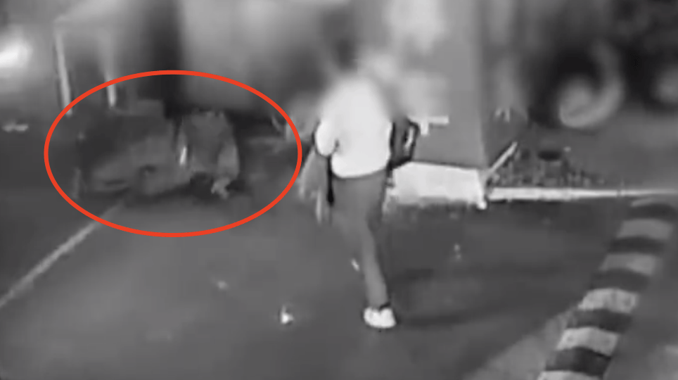 男子停车场随地小便被制止<strong></p>
<p>沥青现货价格</strong>，恼羞成怒飞踹管理员致自己骨折，索赔18万余元，法院判了