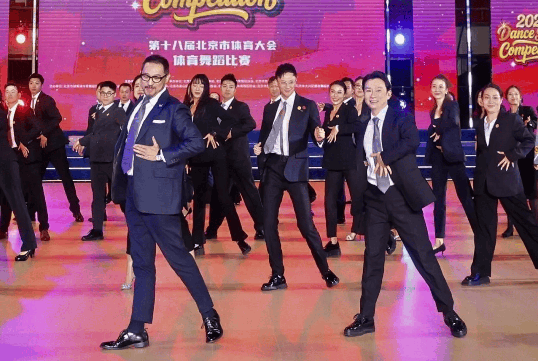 沙溢瘦到都认不出！穿西装秀大长腿<strong></p>
<p>上海现货铝</strong>，与“法拉利大叔” 许文飙同框跳舞，网友惊呼颜值回归：军艺校草不是吹的