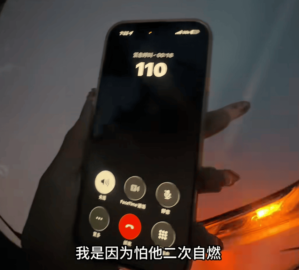 “我屁股底下冒火！”女子驾车时座椅下突然蹿出火苗<strong></p>
<p>现货投资平台</strong>，蹿至腰部以上位置……上海消防揪出元凶