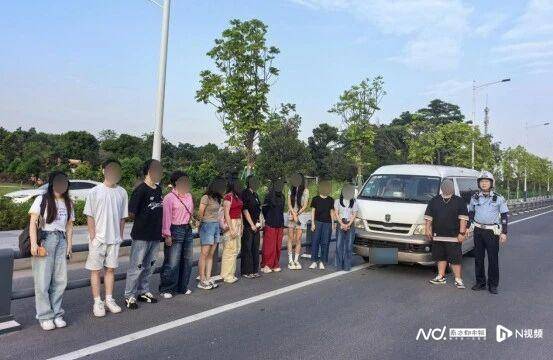 “挤一挤”也会违法<strong></p>
<p>现货投资平台</strong>！佛山公安：超员1人照样罚